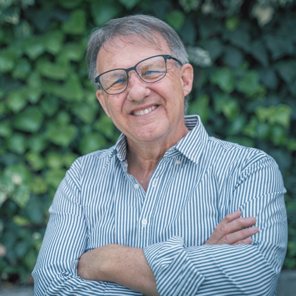 Portrait of author Roger Cunningham